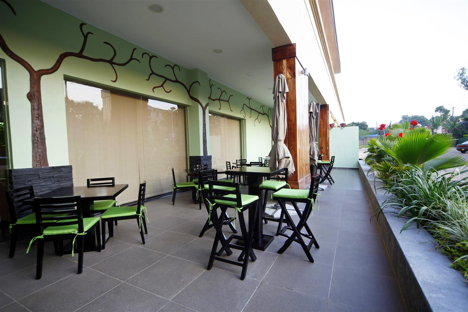 Best Western Premier Garden Hotel Εντέμπε Εξωτερικό φωτογραφία